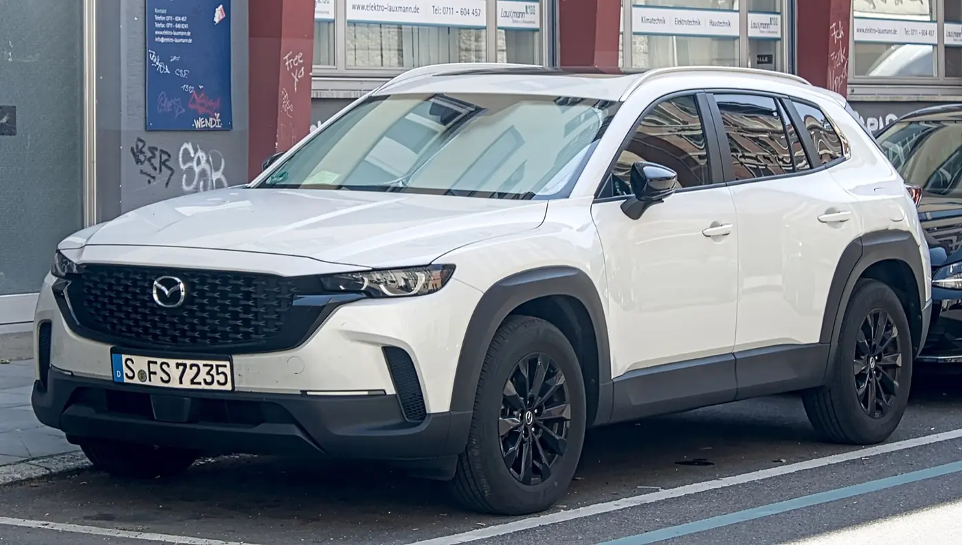 Mazda CX-50 2027, vista 3/4 frontal, foto 1