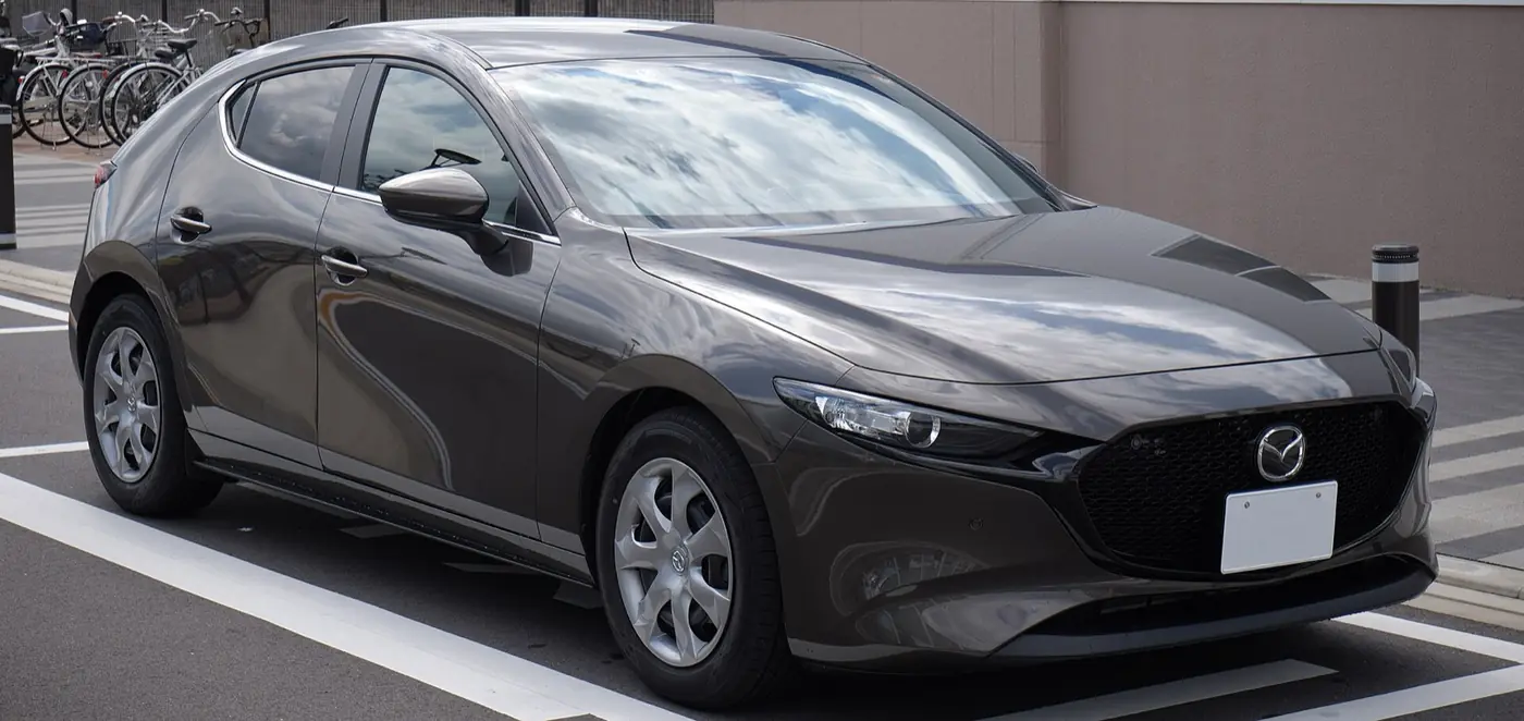 Mazda Mazda3 Sedán 2026, vista 3/4 frontal