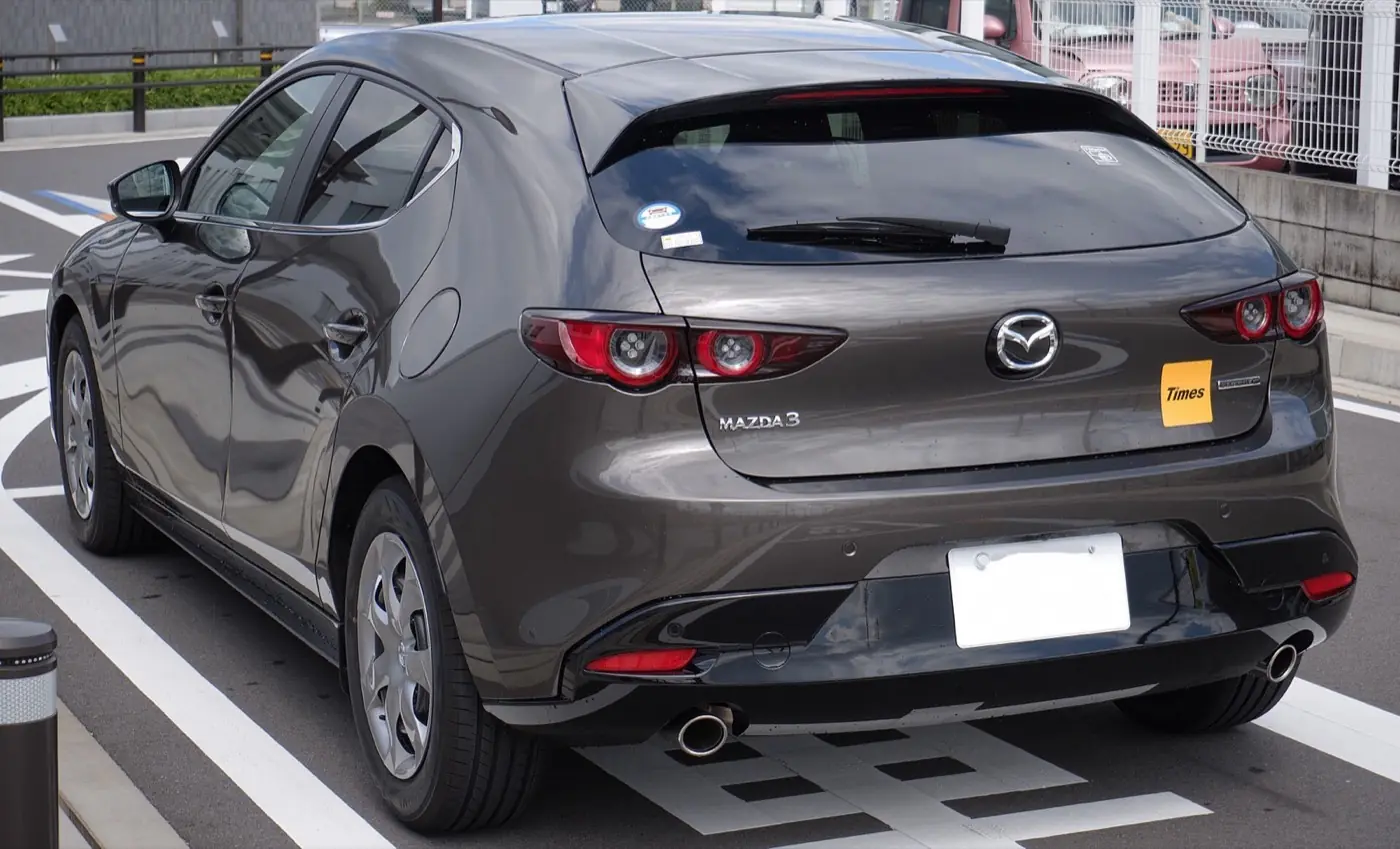 Mazda Mazda3 Sedán 2026, vista 3/4 trasera