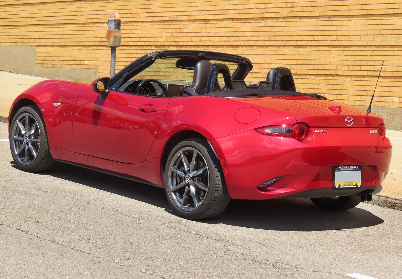 Mazda MX-5 2026, vista 3/4 trasera