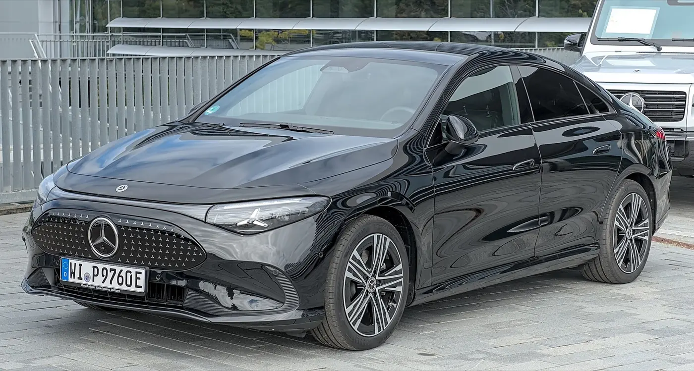 Mercedes-Benz CLA 2027, vista 3/4 frontal