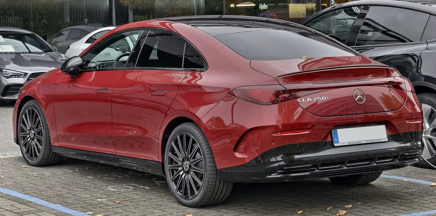 Mercedes-Benz CLA 2027, vista 3/4 trasera