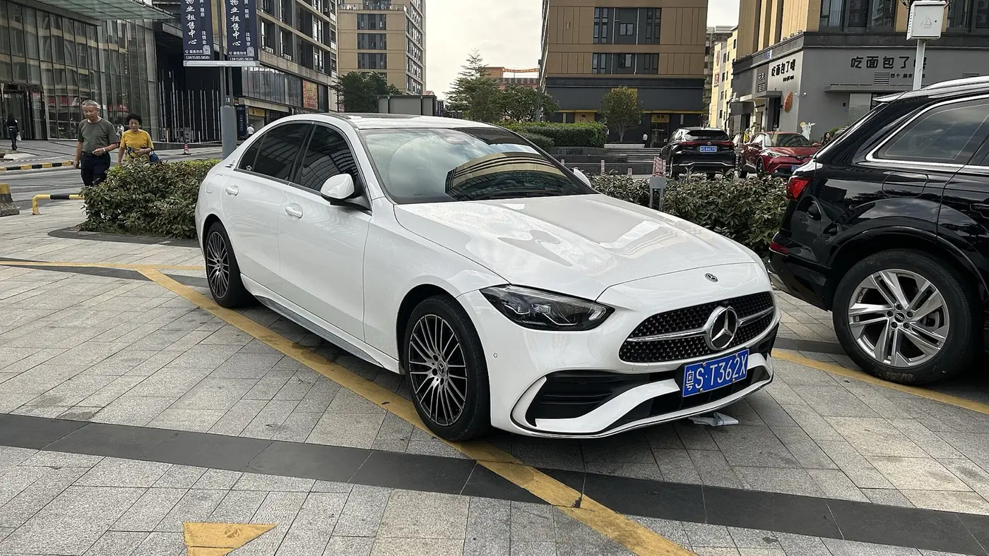Mercedes-Benz Clase C 2026, vista 3/4 frontal, foto 1