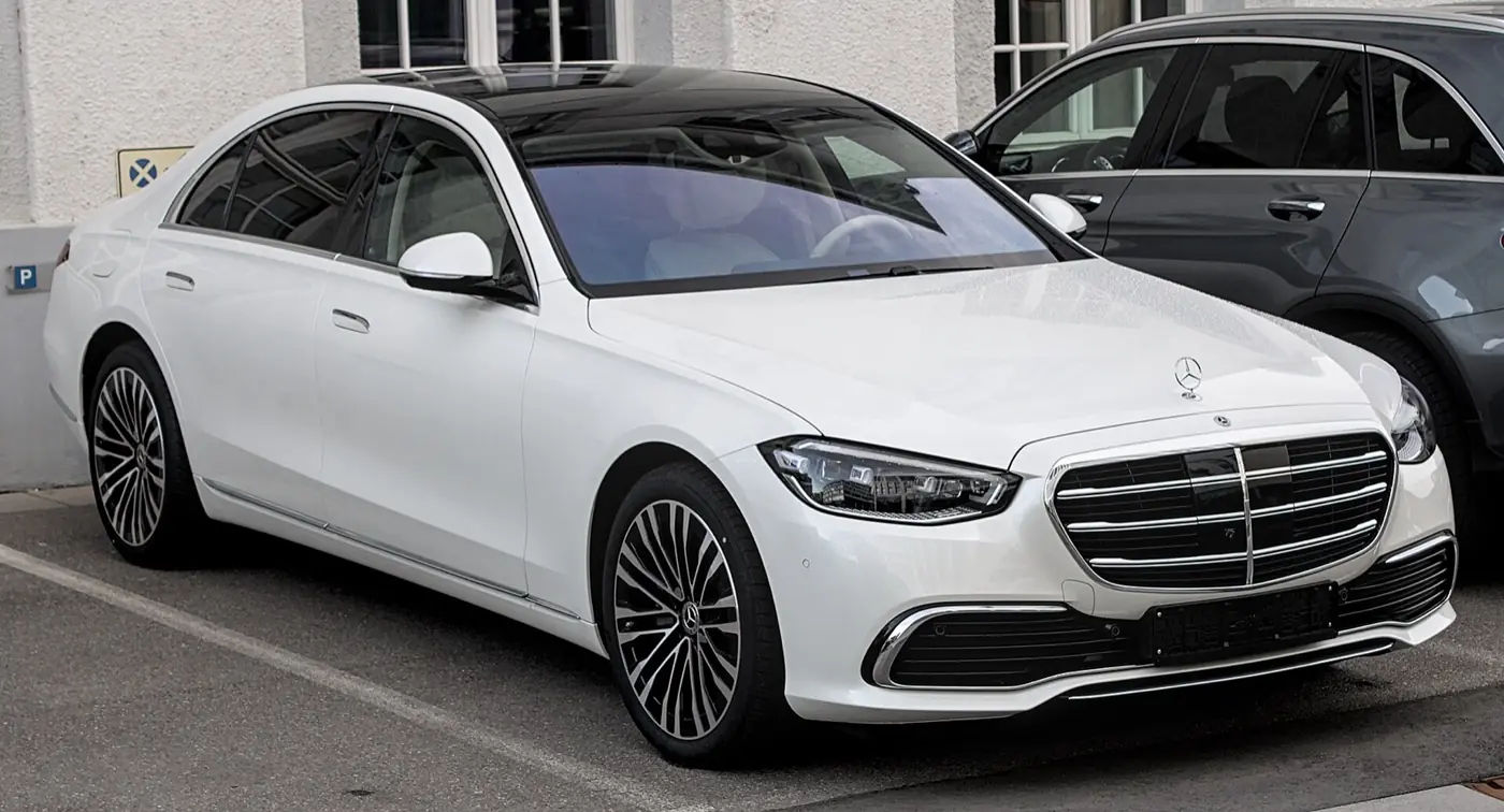 Mercedes-Benz Clase S 2027, vista 3/4 frontal, foto 1
