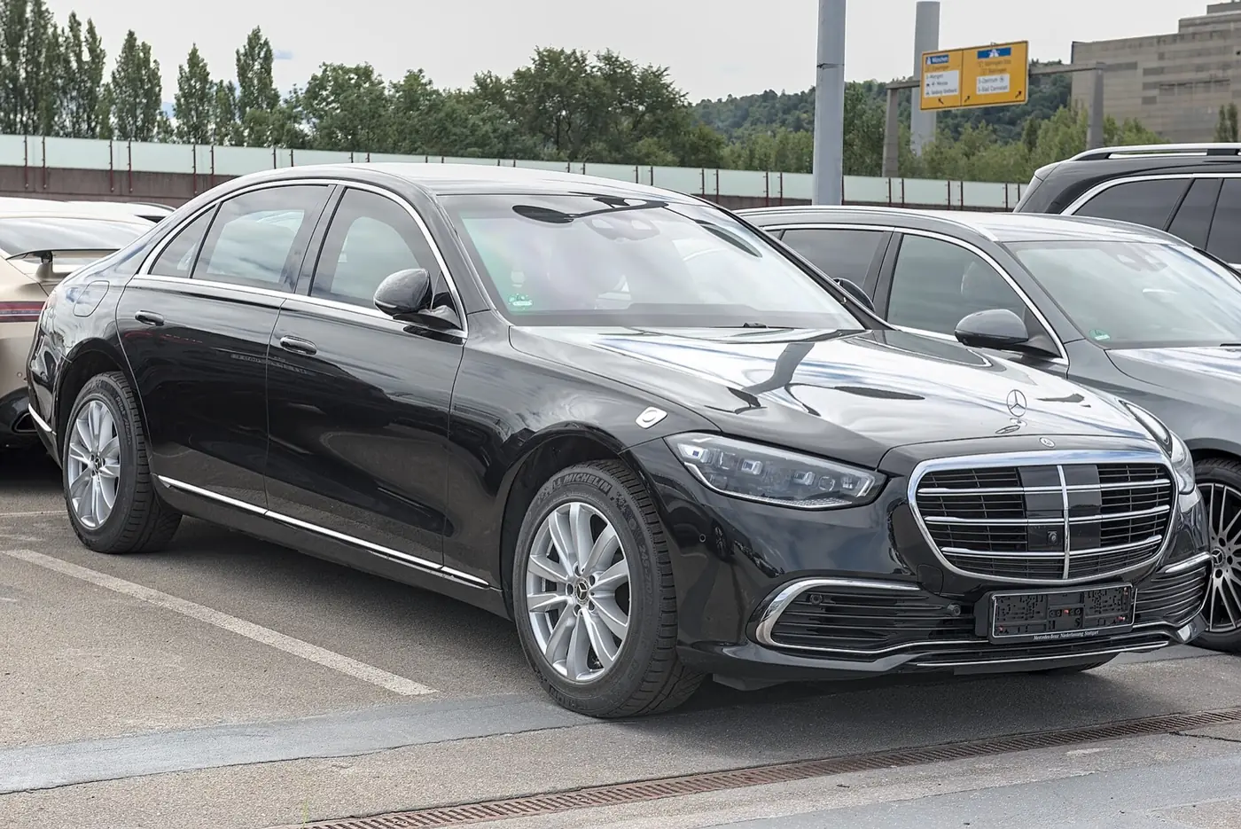 Mercedes-Benz Clase S 2027, vista 3/4 frontal, foto 2