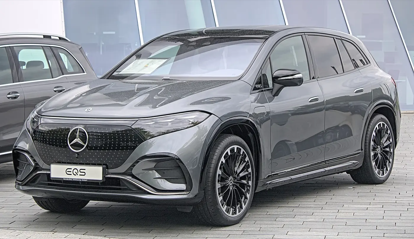 Mercedes-Benz EQS SUV 2027, vista 3/4 frontal, foto 1