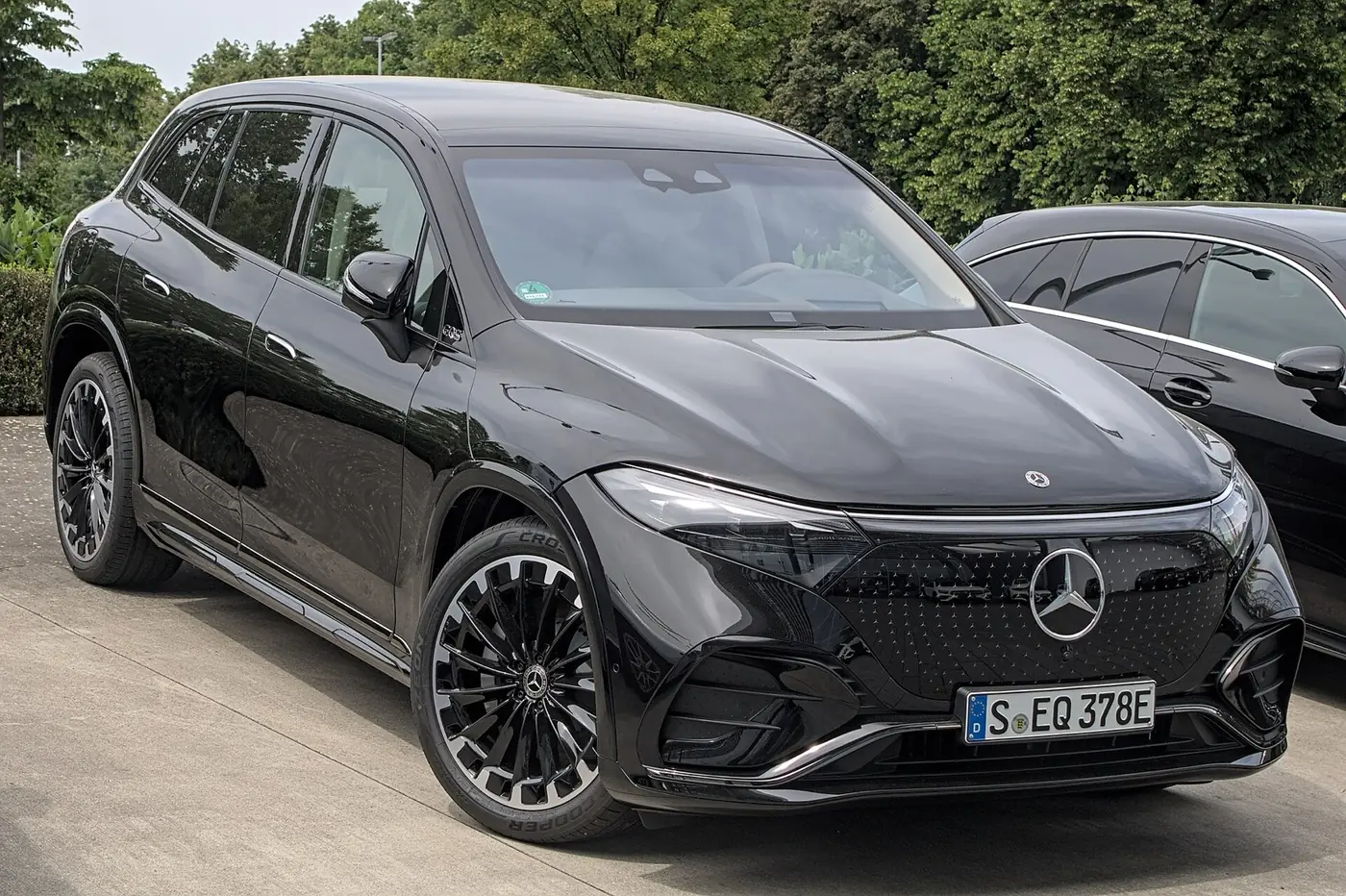 Mercedes-Benz EQS SUV 2027, vista 3/4 frontal, foto 2
