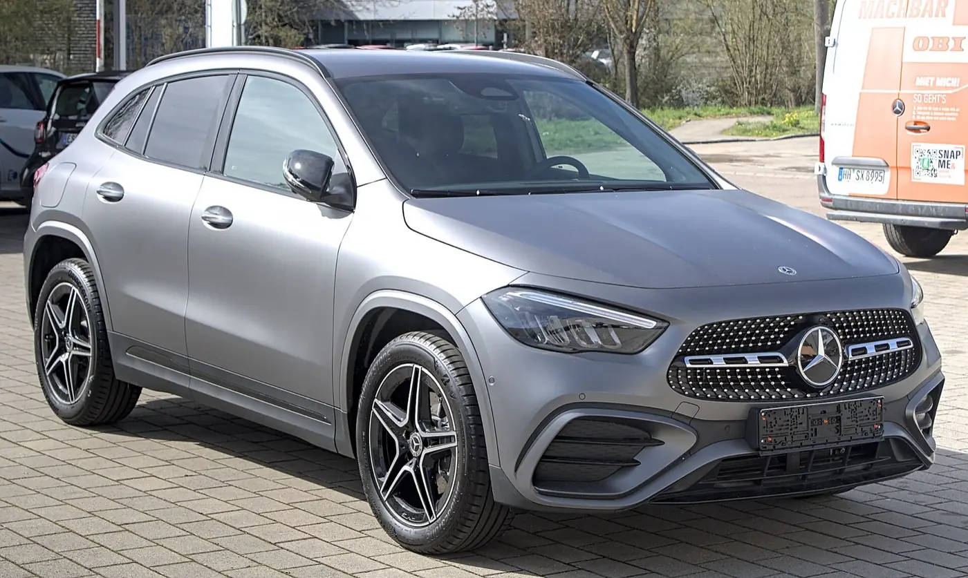 Mercedes-Benz GLA 2027, vista 3/4 frontal, foto 1
