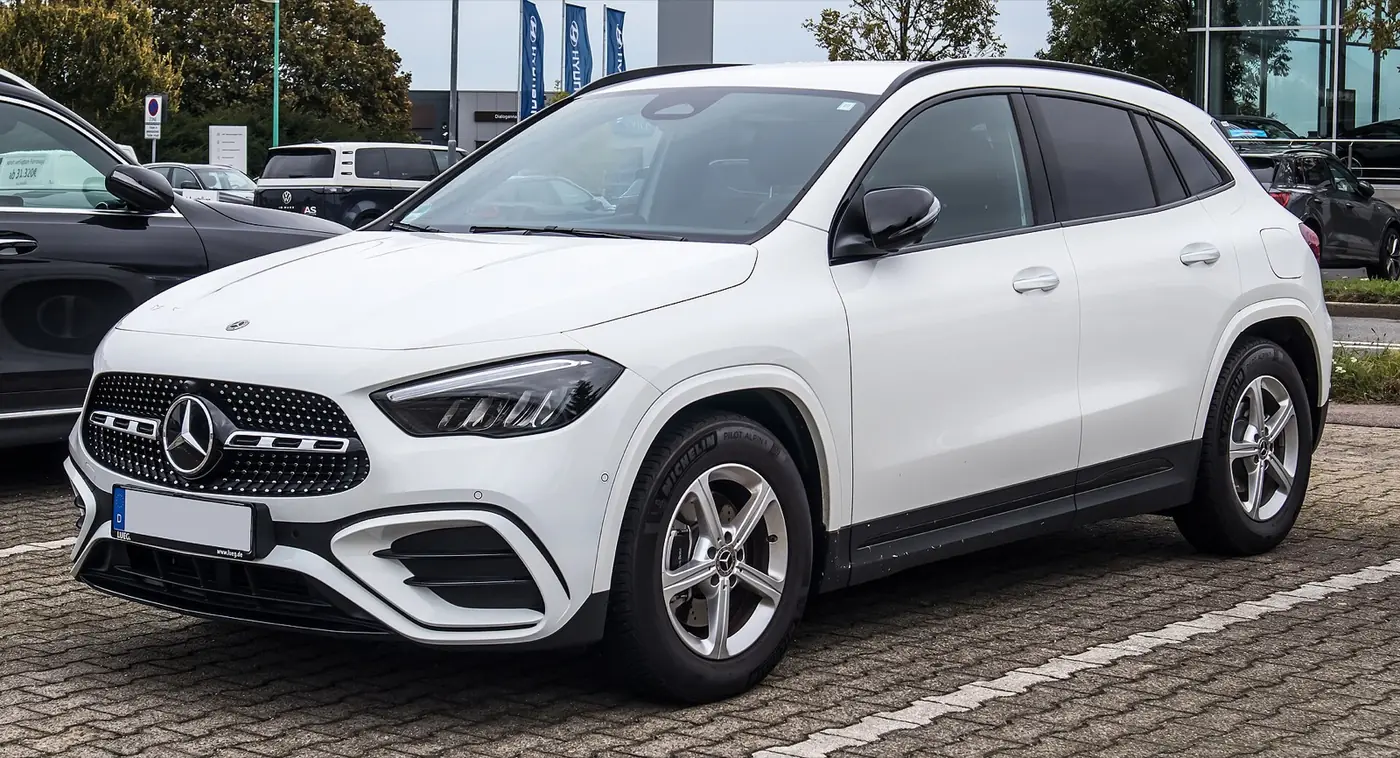 Mercedes-Benz GLA 2027, vista 3/4 frontal, foto 2