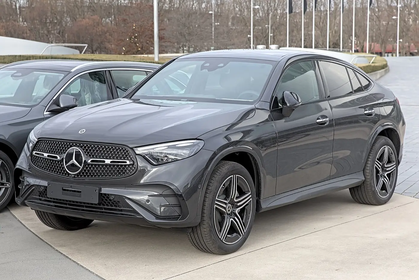 Mercedes-Benz GLC Coupé 2027, vista 3/4 frontal