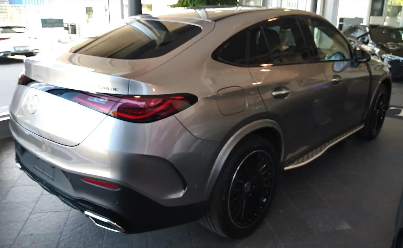 Mercedes-Benz GLC Coupé 2027, vista 3/4 trasera