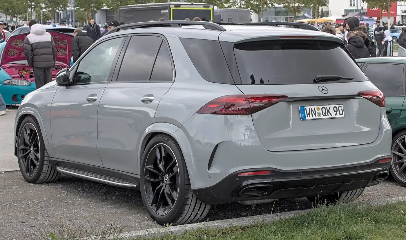 Mercedes-Benz GLE 2027, vista 3/4 trasera