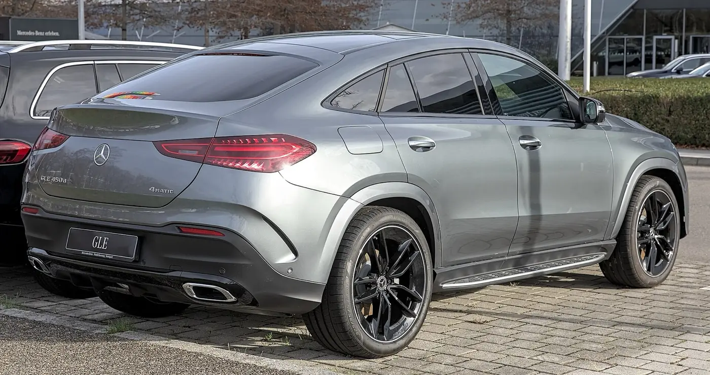 Mercedes-Benz GLE Coupé 2027, vista 3/4 trasera