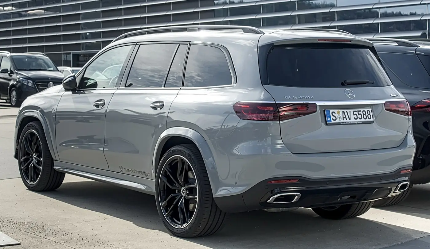Mercedes-Benz GLS 2026, vista 3/4 trasera