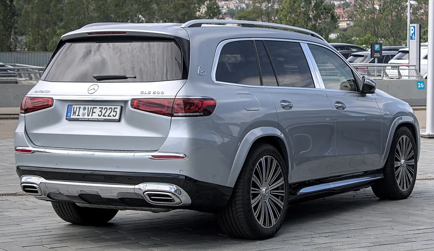 Mercedes-Benz Mercedes-Maybach GLS 2026, vista 3/4 trasera