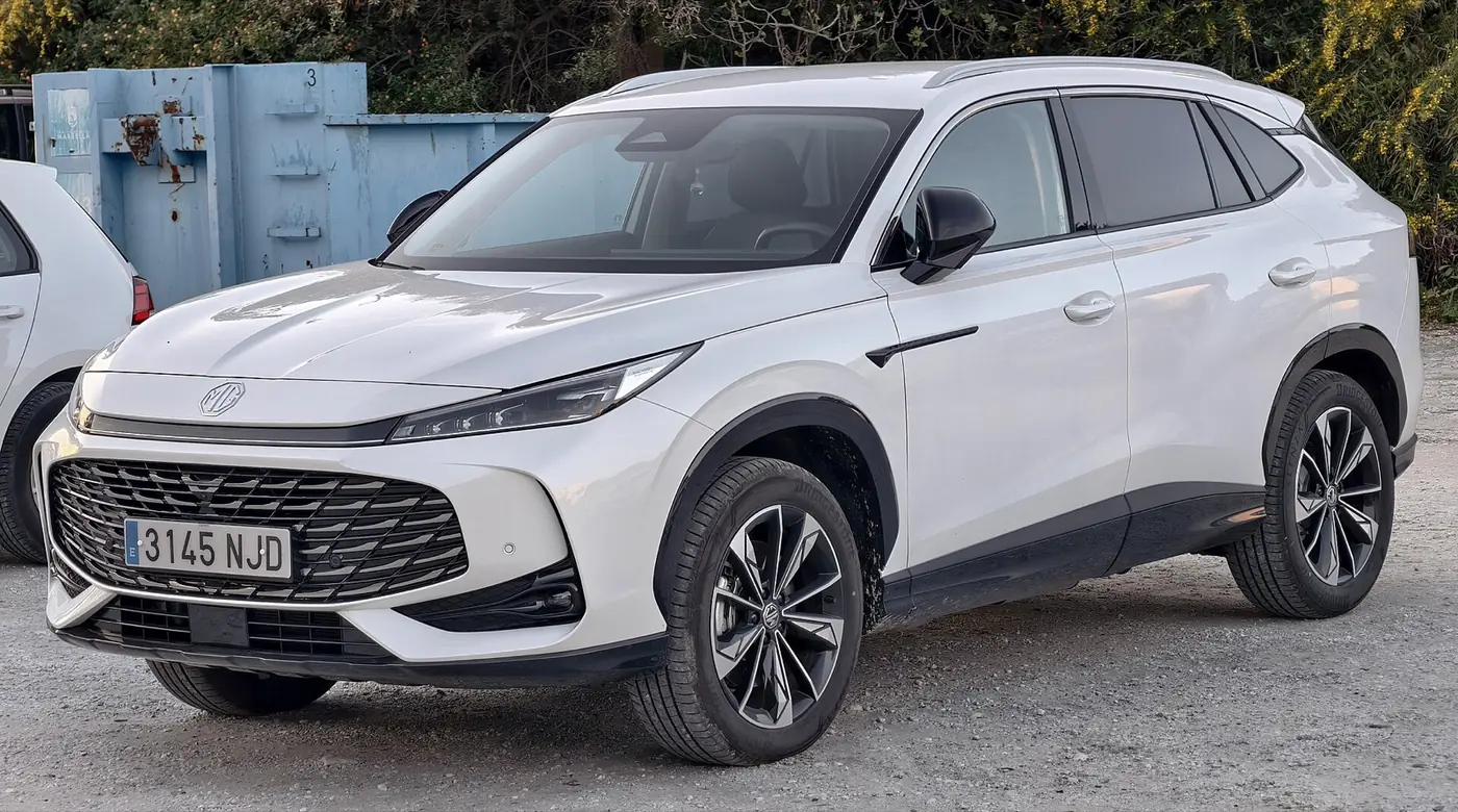 MG HS PHEV 2026, vista 3/4 frontal, foto 1