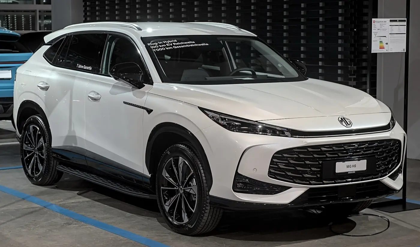 MG HS PHEV 2026, vista 3/4 frontal, foto 2