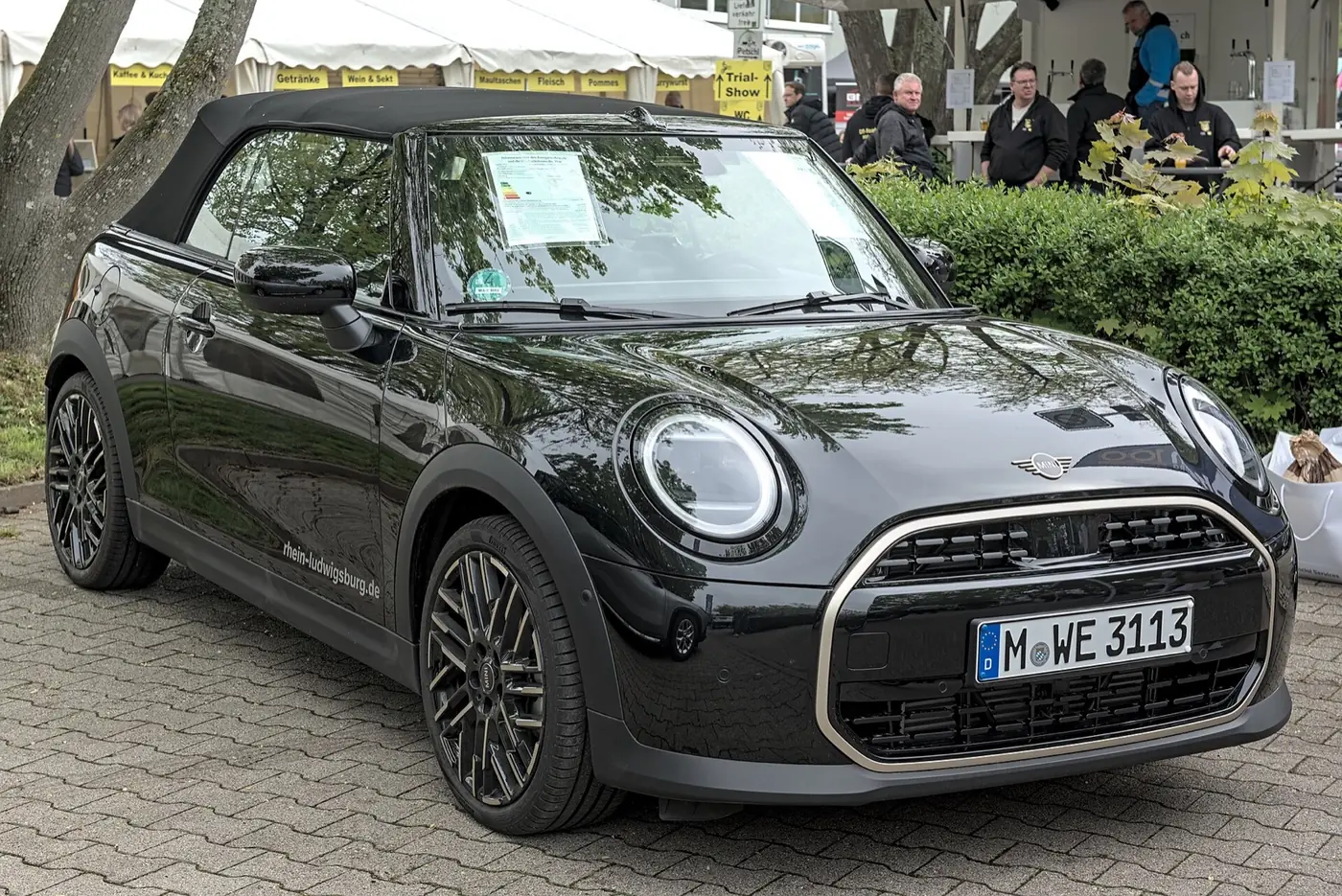 MINI Cooper Convertible 2026, vista 3/4 frontal, foto 2