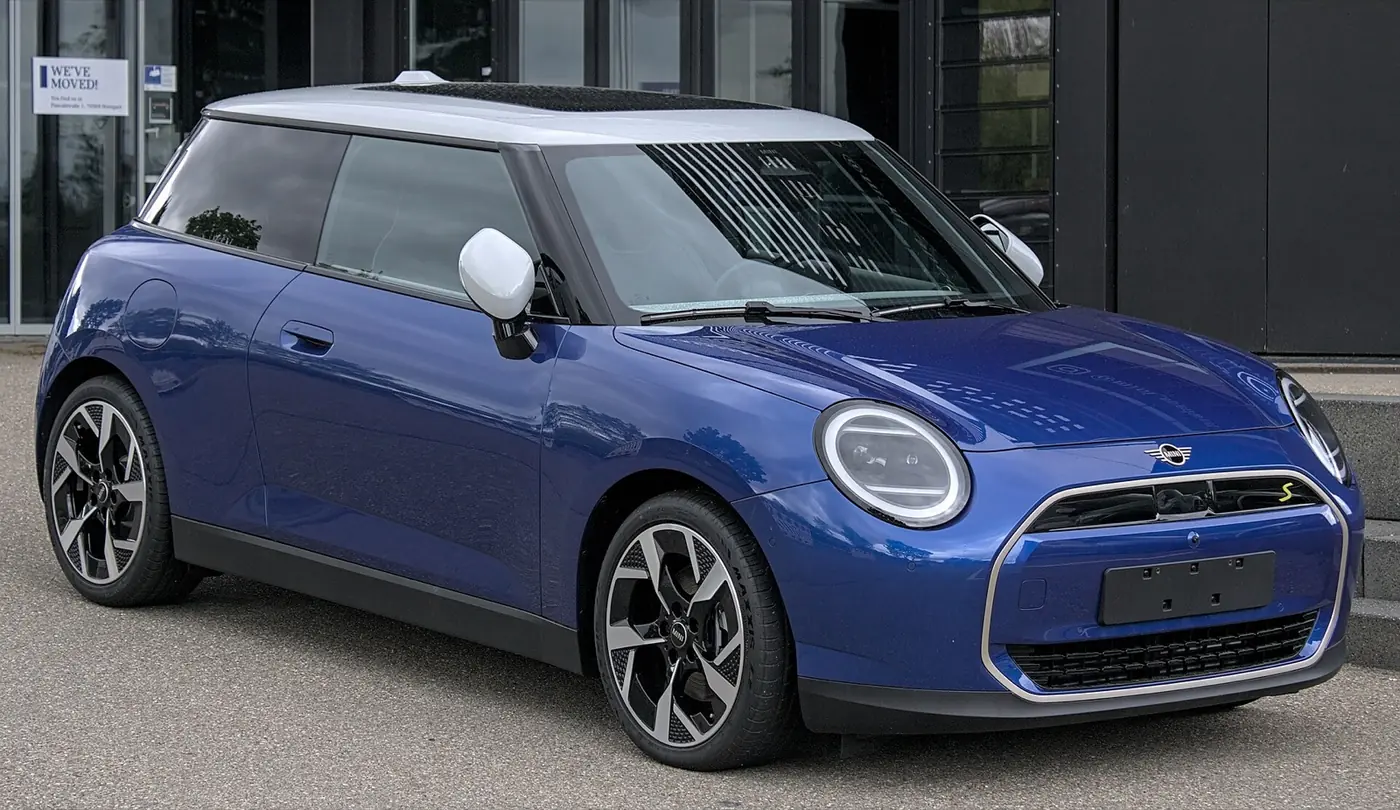 MINI Cooper Eléctrico 2027, vista 3/4 frontal, foto 1