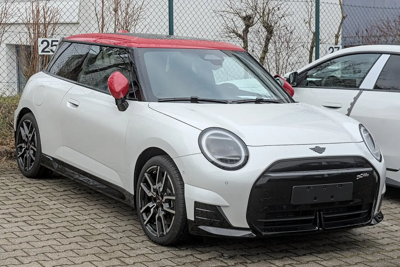 MINI Cooper Eléctrico 2027, vista 3/4 frontal, foto 2