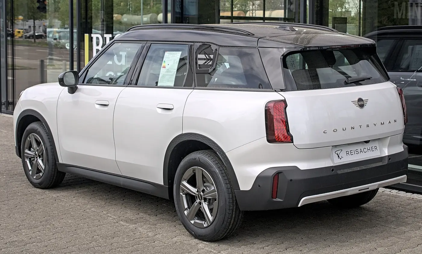 MINI Countryman 2026, vista 3/4 trasera
