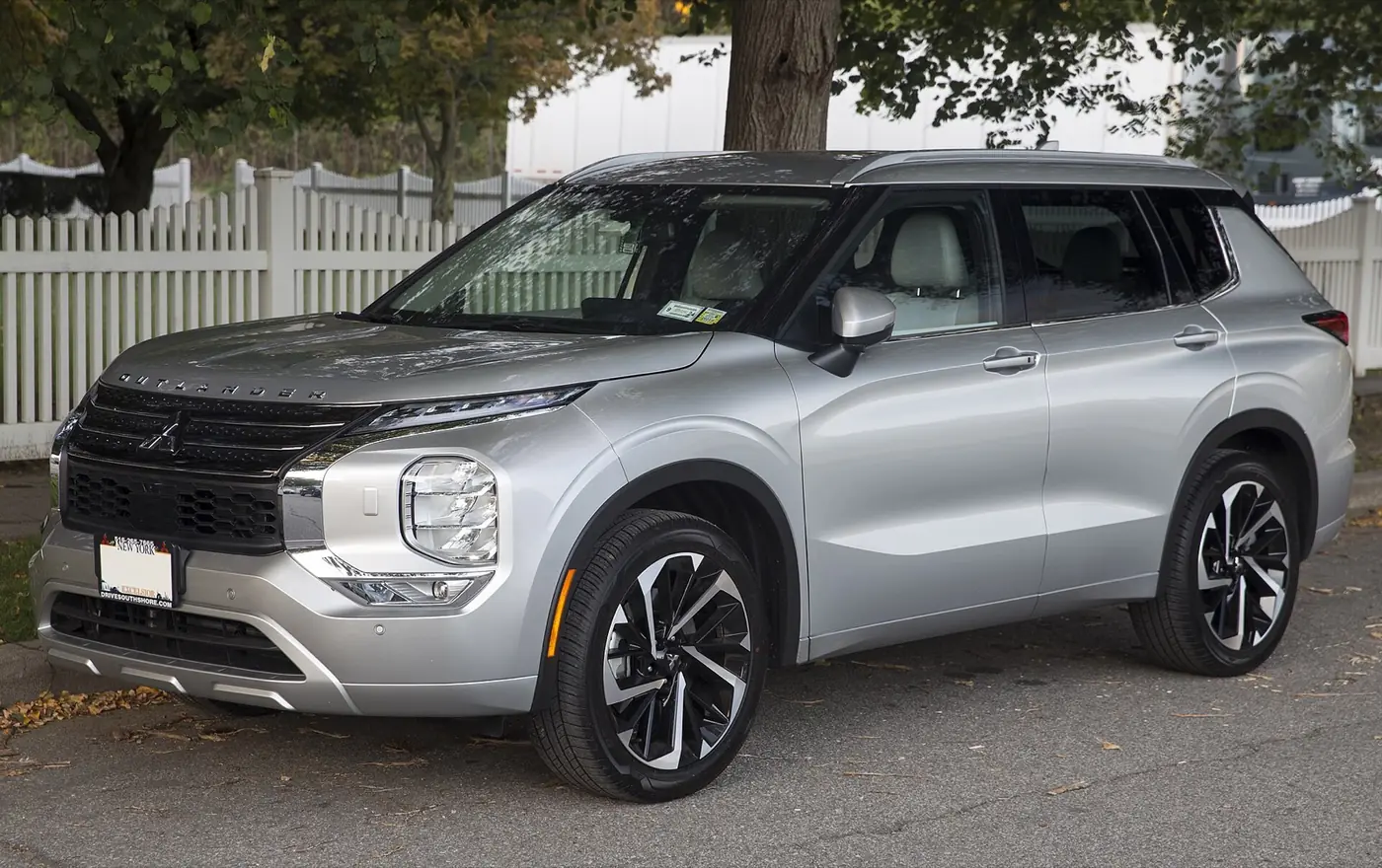 Mitsubishi Outlander 2026, vista 3/4 frontal, foto 1