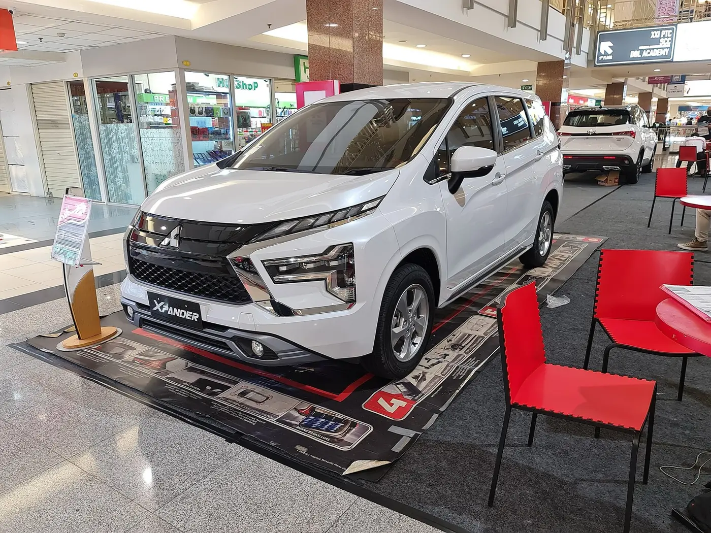 Mitsubishi Xpander 2026, vista 3/4 frontal, foto 2