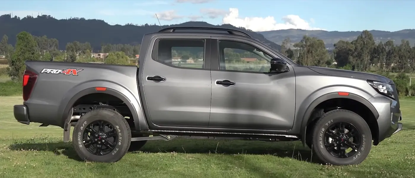 Nissan Frontier 2026, vista perfil