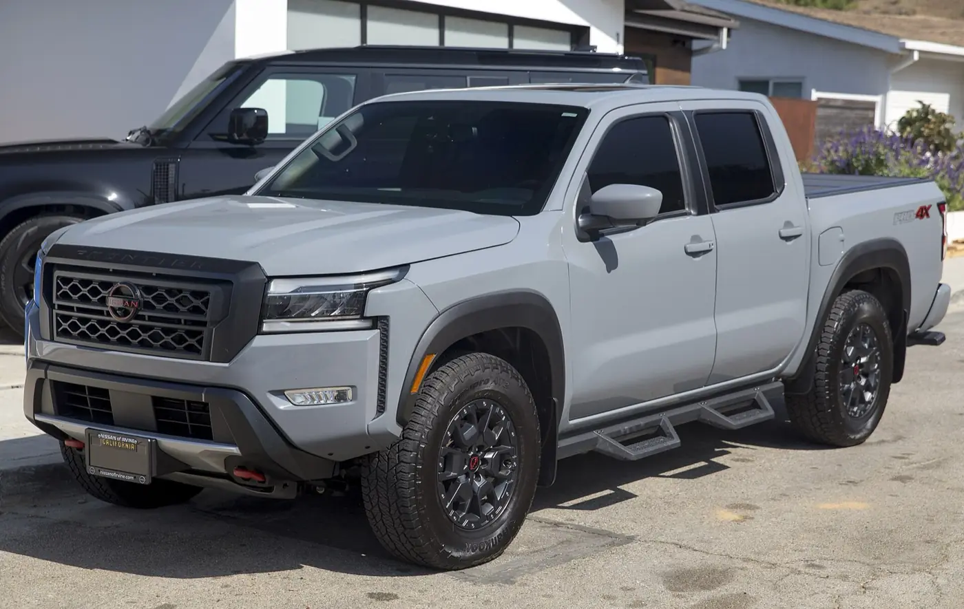 Nissan Frontier V6 PRO-4X 2026, vista 3/4 frontal