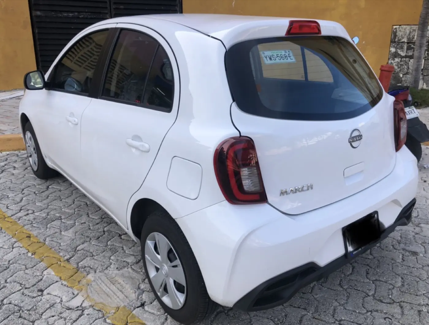 Nissan March 2026, vista 3/4 trasera