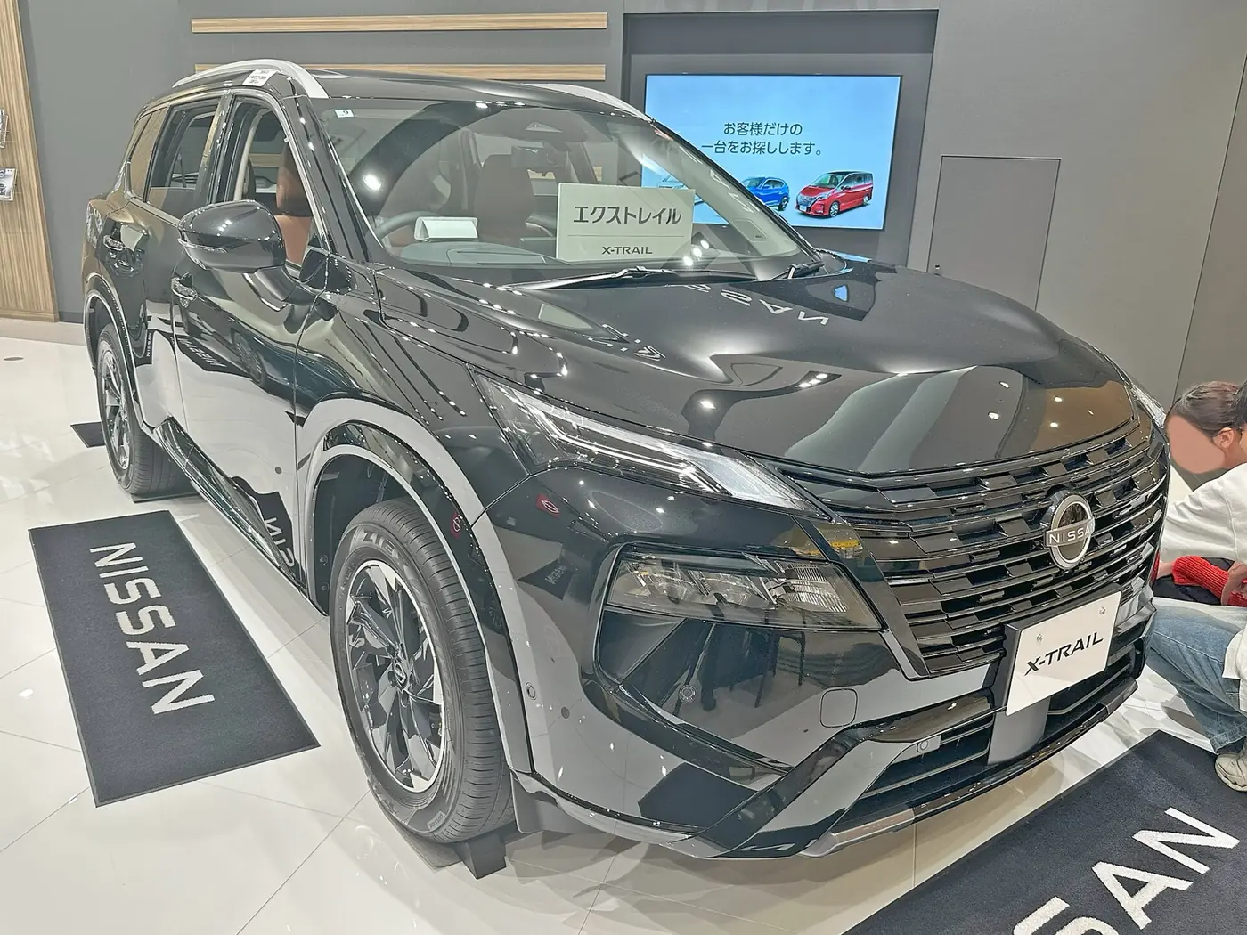 Nissan X-Trail 2027, vista 3/4 frontal, foto 2