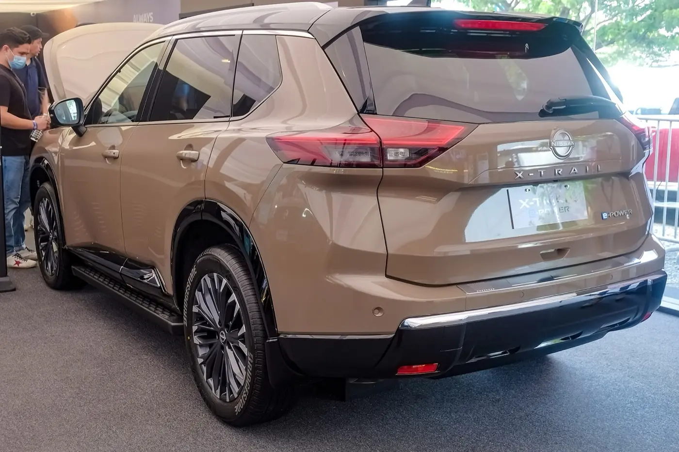 Nissan X-Trail 2027, vista 3/4 trasera
