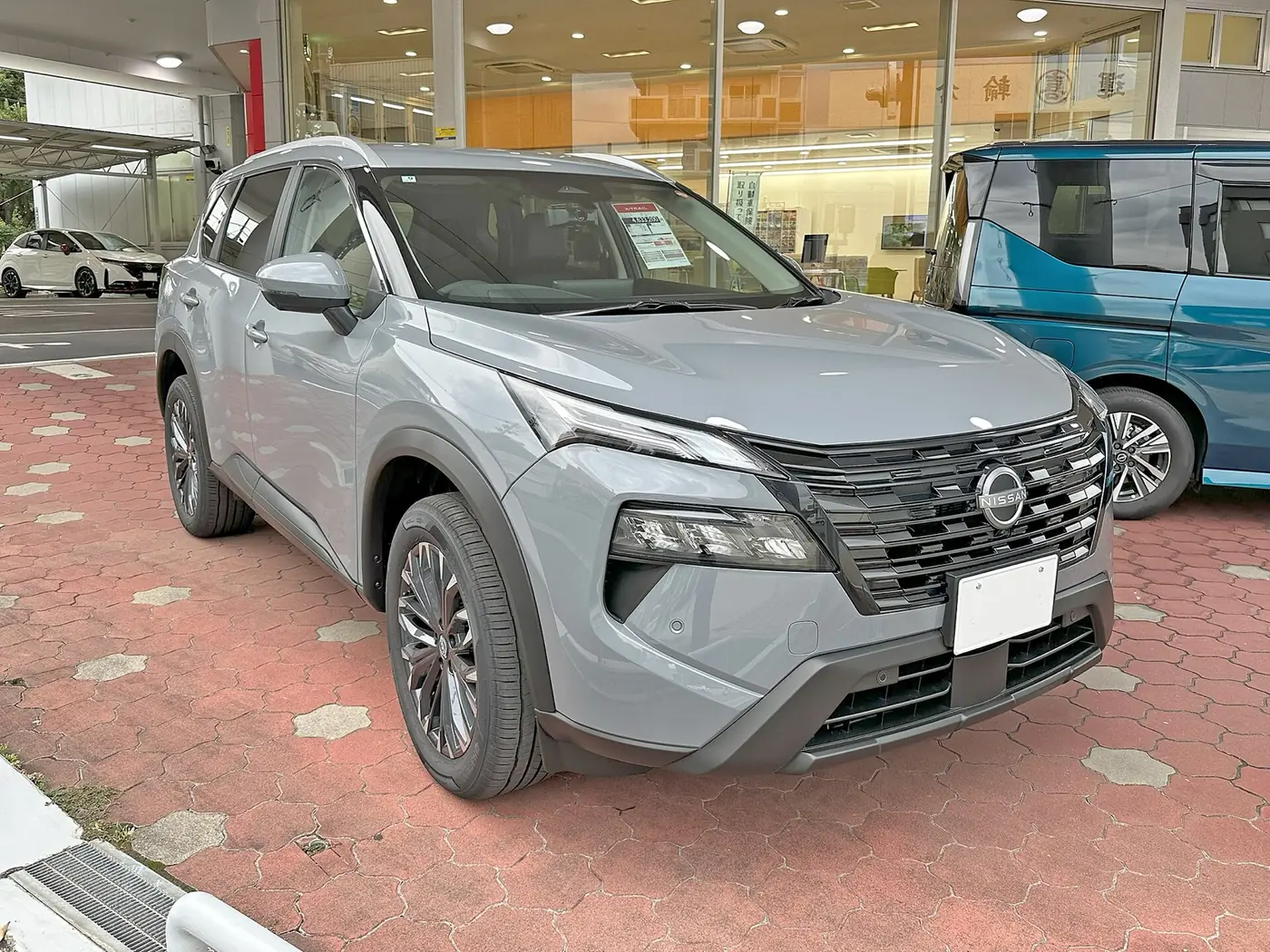 Nissan X-Trail e-POWER 2027, vista 3/4 frontal, foto 2