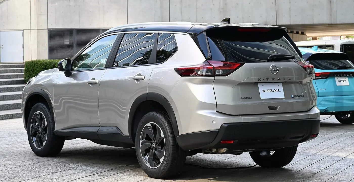 Nissan X-Trail e-POWER 2027, vista 3/4 trasera