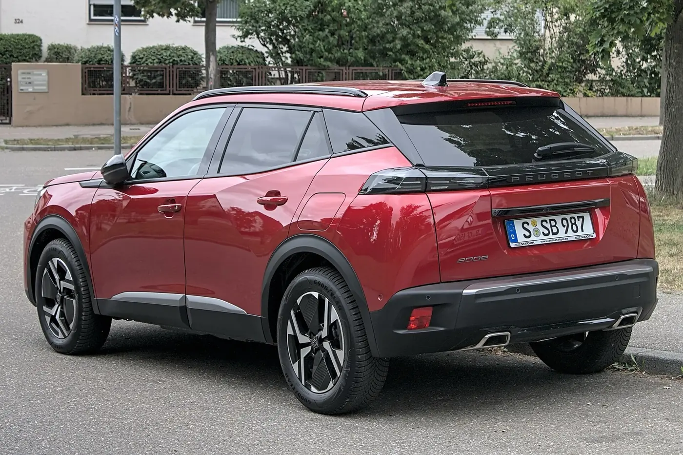 Peugeot 2008 2027, vista 3/4 trasera