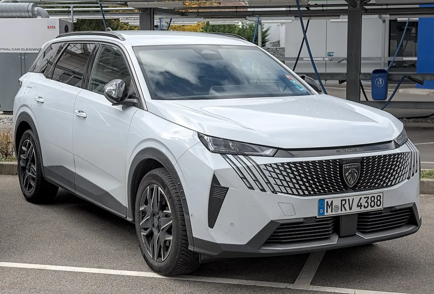Peugeot 5008 2027, vista 3/4 frontal, foto 1