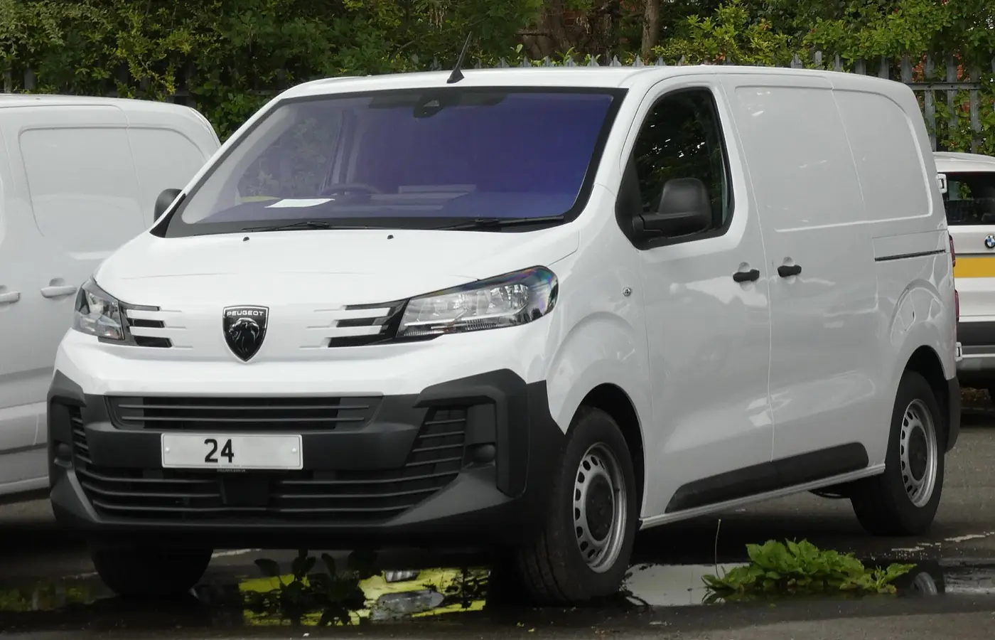 Peugeot Expert 2026, vista 3/4 frontal, foto 1