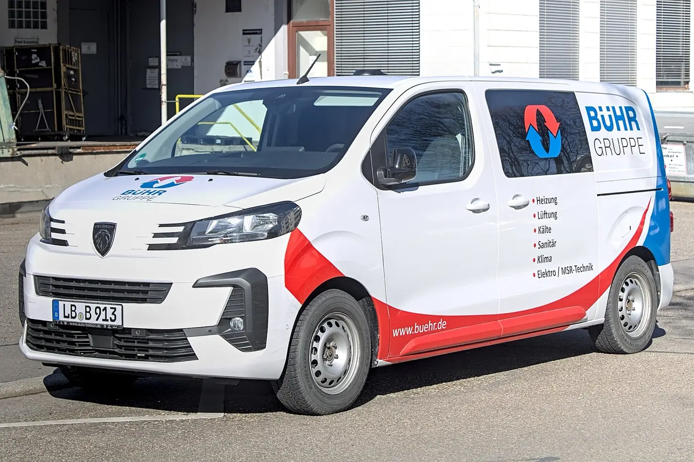 Peugeot Expert 2026, vista 3/4 frontal, foto 2