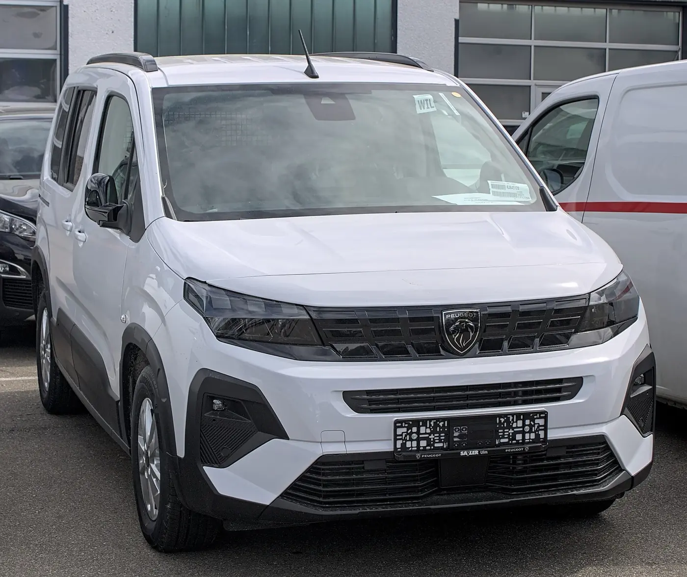 Peugeot Rifter 2027, vista 3/4 frontal
