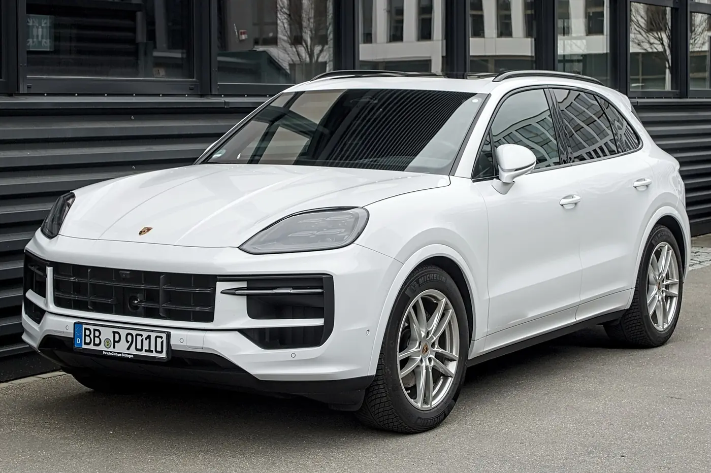 Porsche Cayenne 2027, vista 3/4 frontal, foto 1
