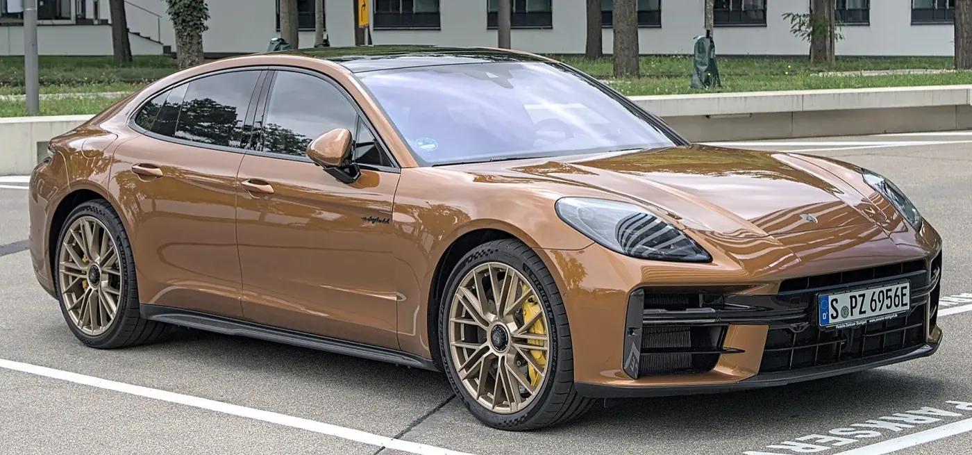 Porsche Panamera 2027, vista 3/4 frontal, foto 1