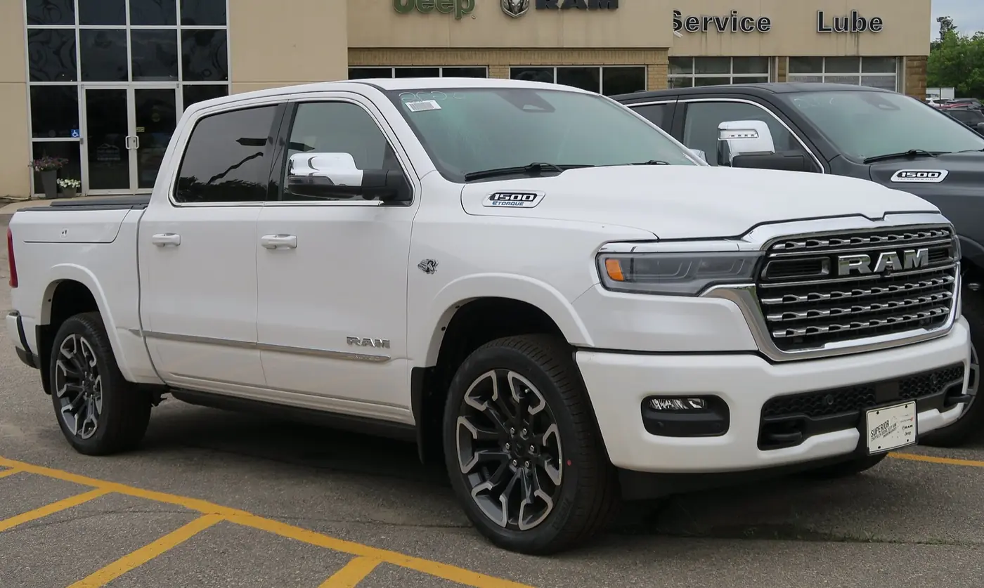 Ram 1500 2026, vista 3/4 frontal, foto 2