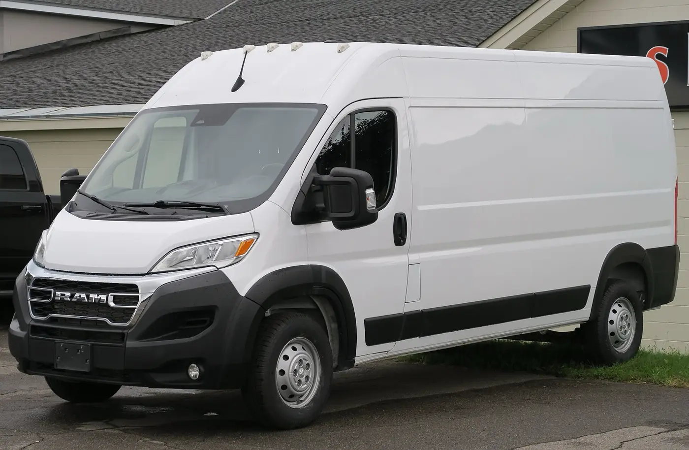 Ram ProMaster 2026, vista 3/4 frontal, foto 1