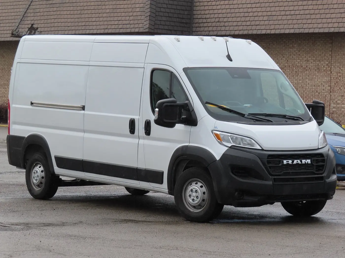 Ram ProMaster 2026, vista 3/4 frontal, foto 2