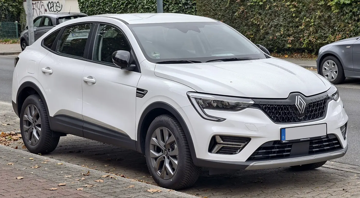 Renault Arkana E-Tech 2026, vista 3/4 frontal, foto 2