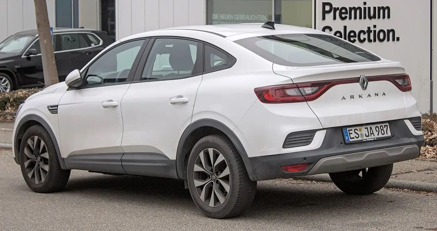 Renault Arkana E-Tech 2026, vista 3/4 trasera