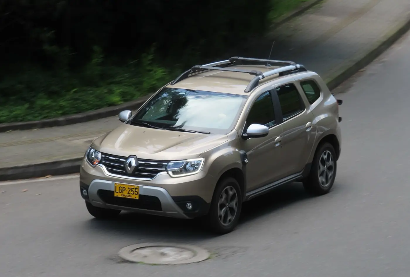 Renault Duster 2026, vista 3/4 frontal, foto 2
