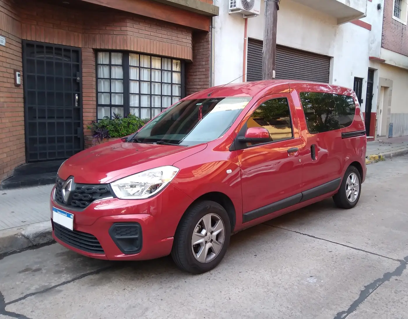 Renault Kangoo 2026, vista 3/4 frontal, foto 2