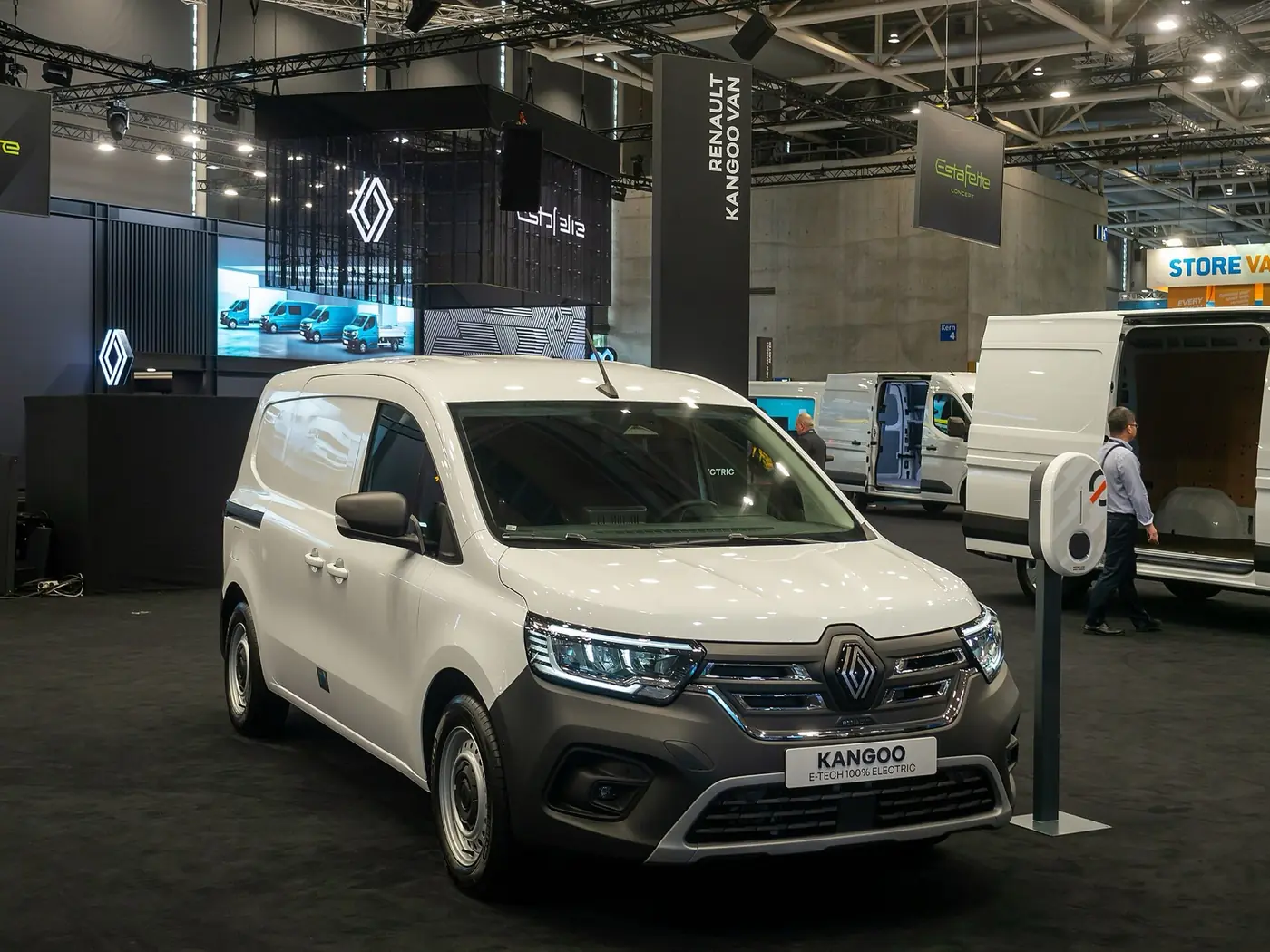 Renault Kangoo E-Tech 2026, vista 3/4 frontal