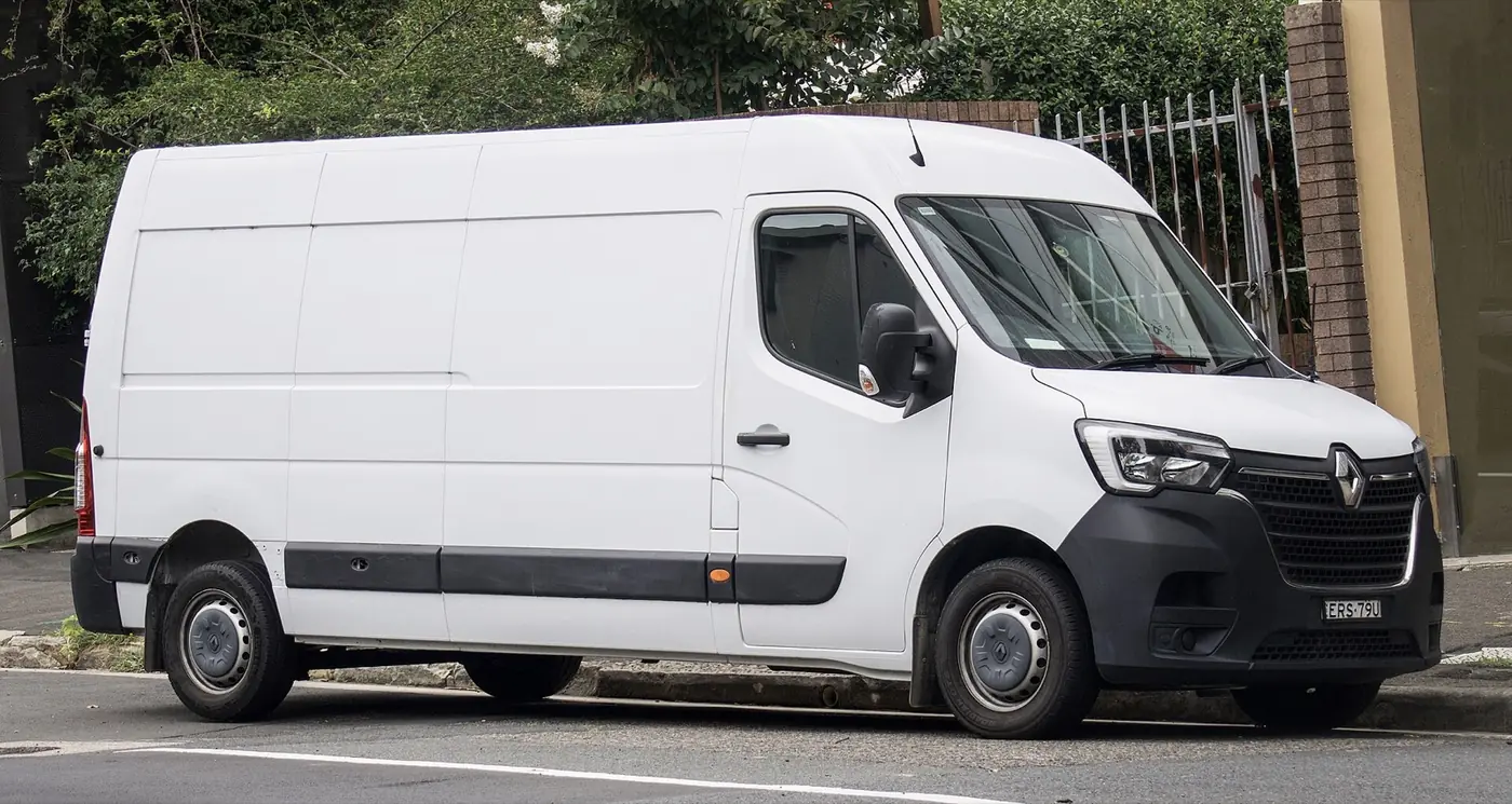 Renault Master Diésel 2026, vista 3/4 frontal, foto 1